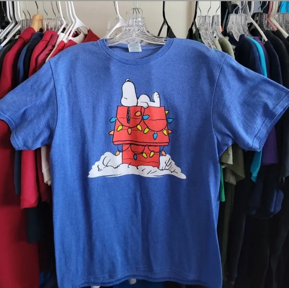 Sleeping Snoopy T-shirt - Picture 1 of 3